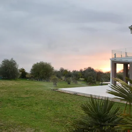 I Secolari Di Giulia 2 * אבולה